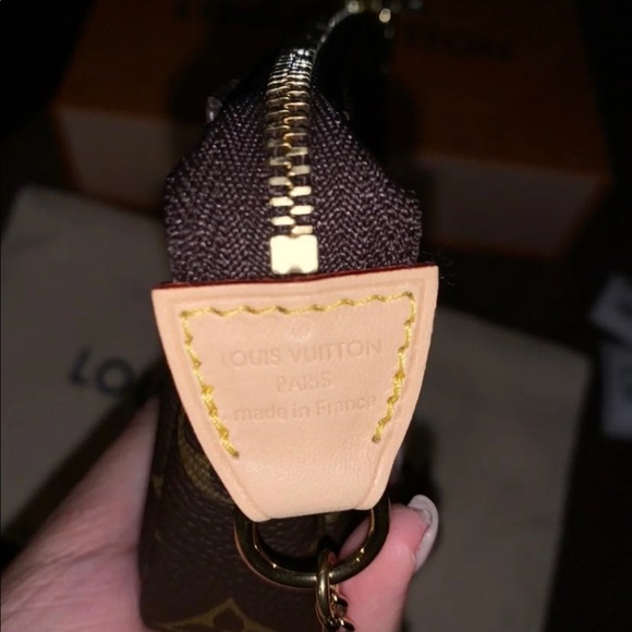 New Louis Vuitton Mini Pochette - Picture 6 of 6
